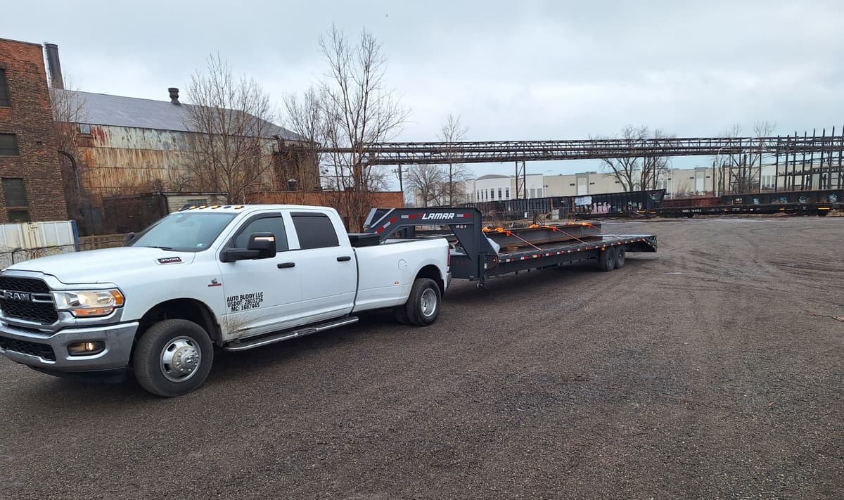 Loaded hotshot gooseneck trailer